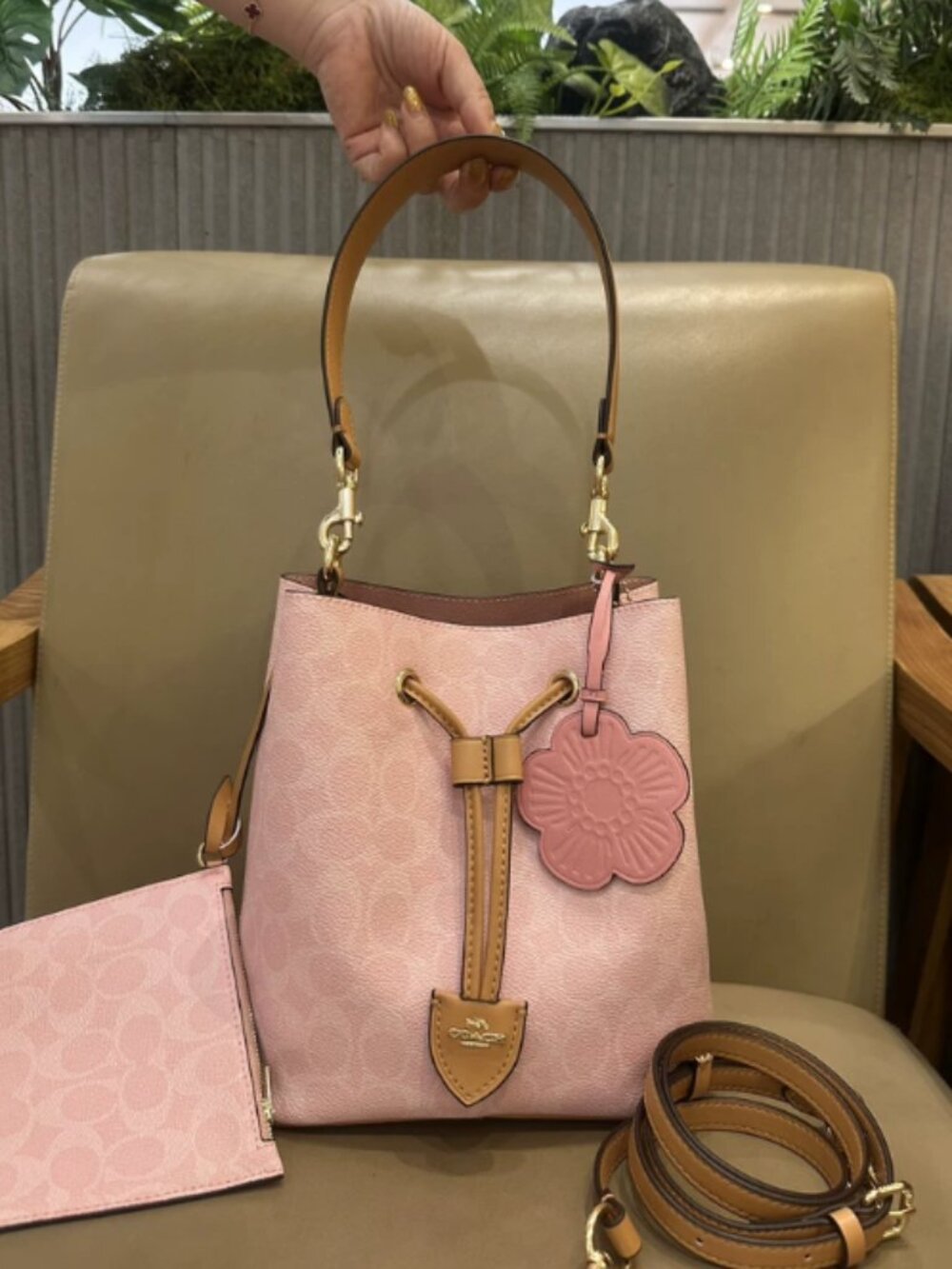 coach Rowan Bucket Bag powder pink